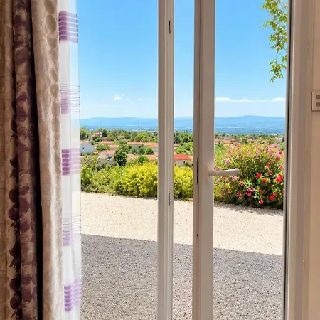 Cocon Du Vercors-piscine Et Vue Panoramique Homestay